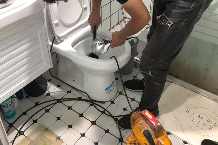 三沙马桶堵塞自己疏通还是找师傅?专业上门服务让你省时更省心